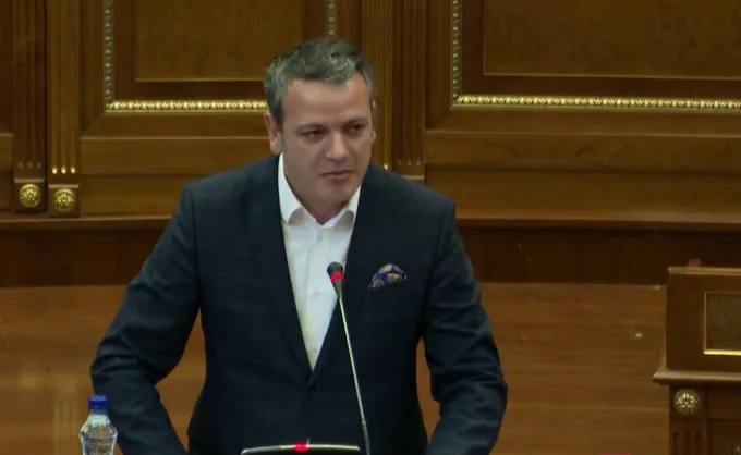 Arben Gashi, deputetëve të VV’së: Me qeverinë Hoti, Serbia nuk do të jetë në titujt e mediave ndërkombëtare