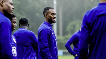 Die Niederlande werden von dem Virus getroffen, fünf Spieler verlassen die Sammlung