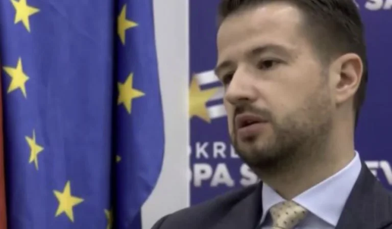 Djukanovic mostra al Montenegro di ritirare il riconoscimento del Kosovo se eletto presidente