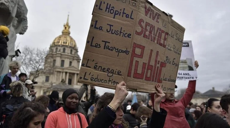 113 arrestati durante le proteste a Parigi