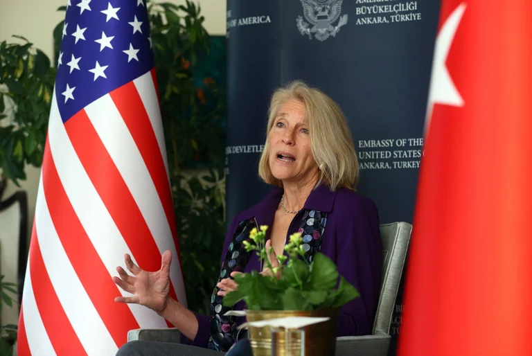 Auch im Kosovo-Serbien-Dialog engagiert, tritt Senior US-Offiziell zurück