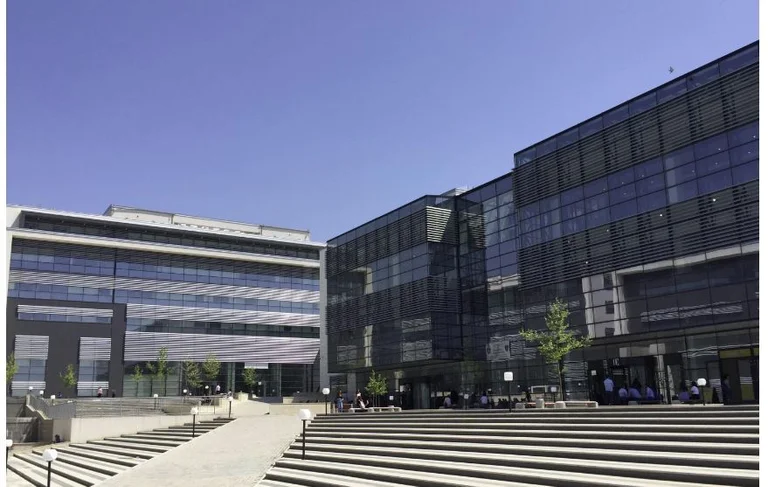 Quand la décision est-elle attendue pour 8 suspects dans l'affaire de viol de 11 ans ? Allocution du tribunal de la Fondation