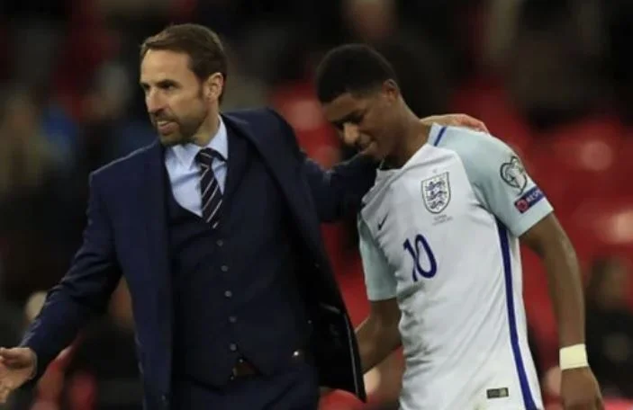 Changer la liste d'Angleterre pour les jeux de mars . Qui a été laissé dehors ?