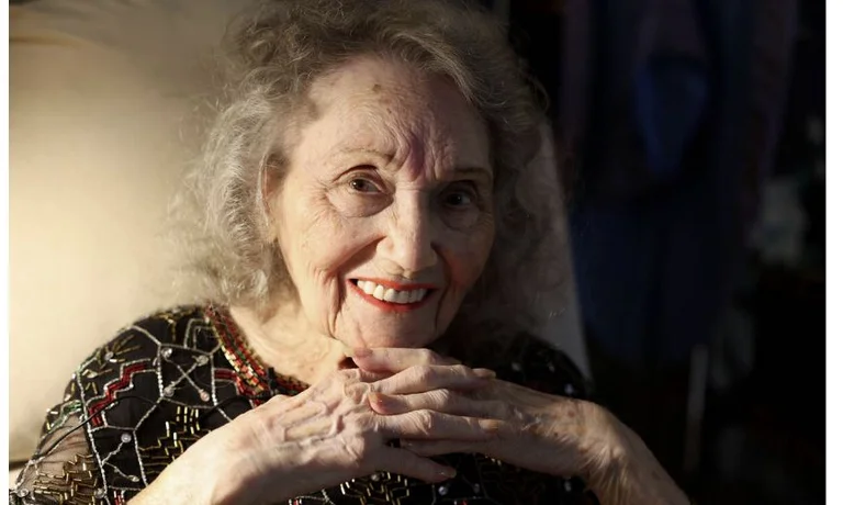 Durch das Leben im Alter von 100 Jahren, Gloria Dea, die erste Hexe in Las Vegas Strip