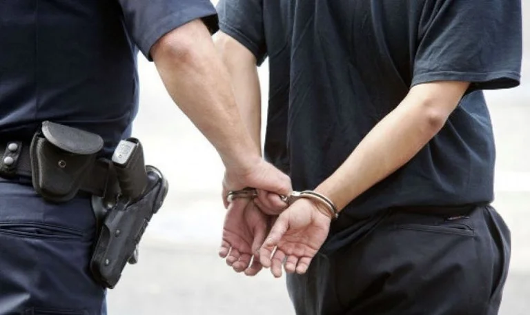 Tentative de suicide près de Drenas, arrestation par la police d'une personne après trois mois d'enquête