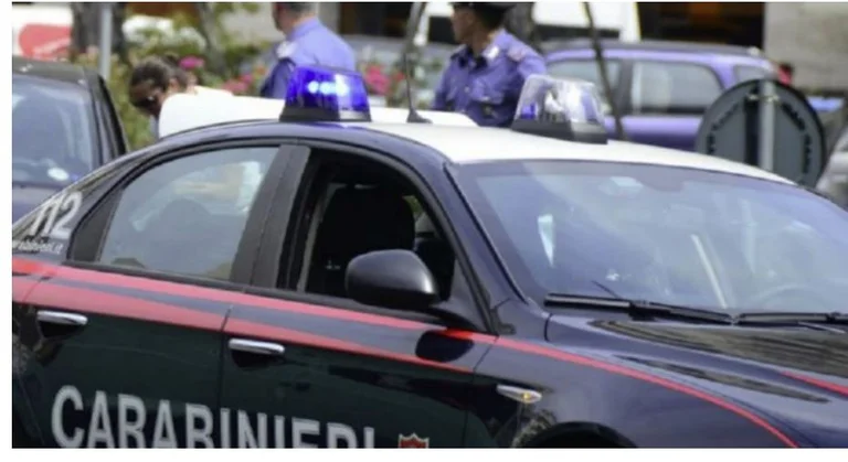 Versuchen Sie, Polizei zu fliehen, Albaner Paar in Italien