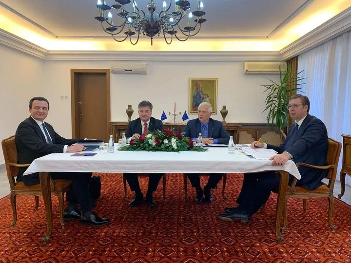 Kurti Vuciq beginnt das Treffen