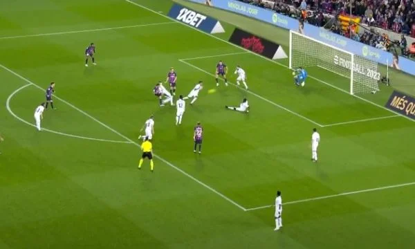 Contro Barcellona, Roberto equa il risultato contro Real