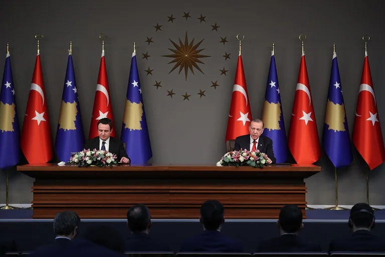 Teléfono Kurt con Erdogan, discutir la última reunión Kosovo-Serbia en Bruselas
