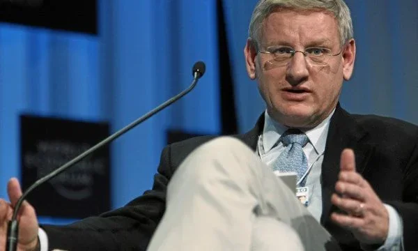 Bildt felicita al llegar al acuerdo en Ohrid: Las lecciones del acuerdo de 2013 no deben ser olvidadas