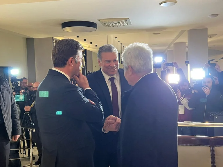 Ali Ahmeti erzählt, was er mit Gabriel Escobar gesprochen hat