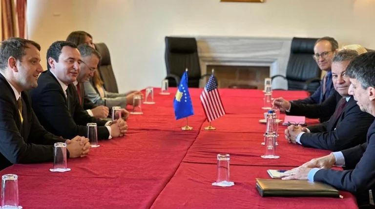 Kosovo-Treffen war nicht genug, Kurti e Escobar sprach wieder vor dem Treffen in Ohrid