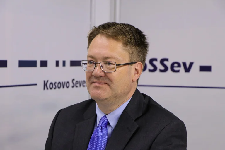 Abbott: Qeveria të dëgjojë me kujdes shqetësimet e ndërkombëtarëve për Vettingun