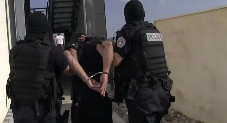 Grandes operaciones policiales y aduaneras en Pec, tiendas móviles
