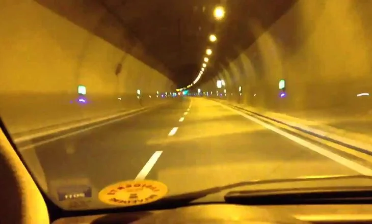 Con 300 km/h al tunnel di Calimash, la polizia blocca Lamborghini, 100.000.