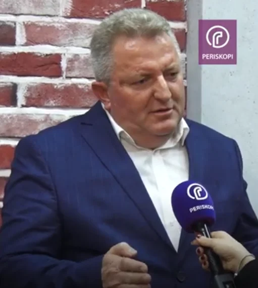 Kurt no presenta conocimiento. Este caballero no ha leído la Constitución. Está engañando deliberadamente.