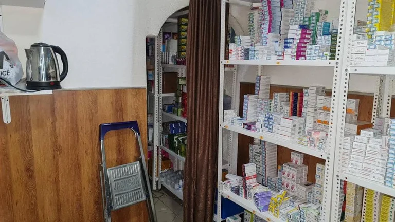 L'action de la police contre plusieurs drogues à Pristina, des bunkers avec des drogues clandestines sont découverts deux personnes arrêtées