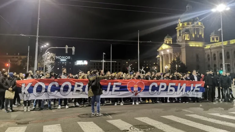 Quesos serbios en la Duma rusa contra la independencia de Kosovo