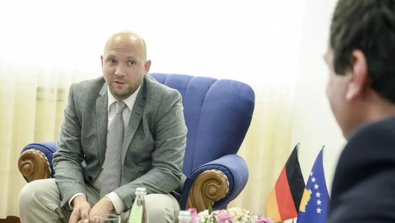 Kurt habla con Sarrazzin: Estamos abiertos al diálogo para el acuerdo con Serbia
