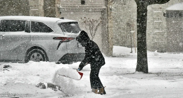 Bad weather isolates the United States, thousands of families without electricity