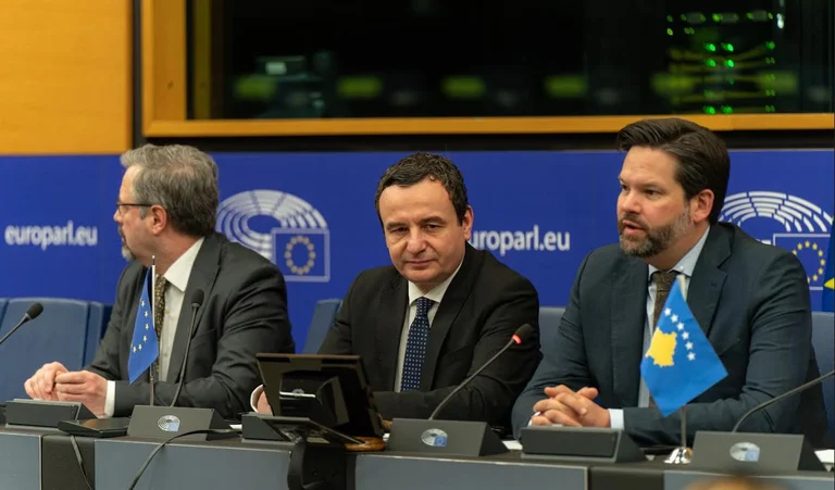 Kurti trifft Eurodeputs von EPP, spricht über das 18. März Treffen, die EU-Anwendung des Kosovo