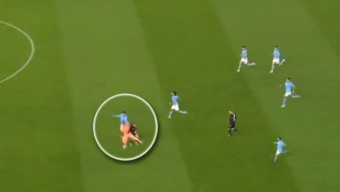 Ederson ha fatto un intervento brutale e nessuno capisce come e' scappato impunito.