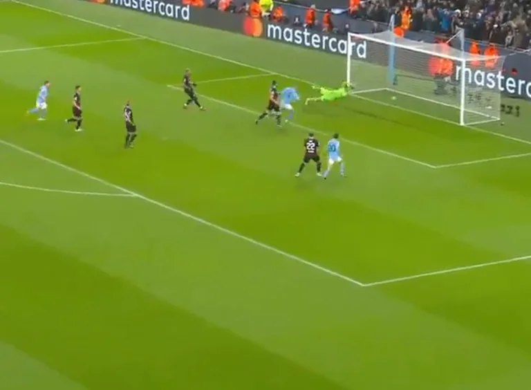 Haaland no tiene parada, gol muy afortunado hacia Leipzig