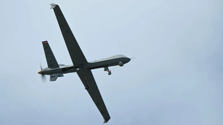 Gli aerei russi colpiscono la minaccia americana sul Mar Nero