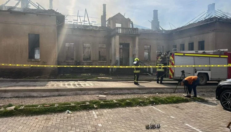 Die Restauration der letzten Nacht begann: Ministerium für Kultur, kommunale Suche Untersuchung in Ferizaj School Fire