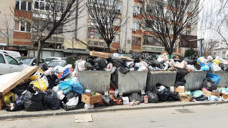Pristina Gemeinde reagon: Straßen werden mit Müll gestreut und diese Situation ist inakzeptabel