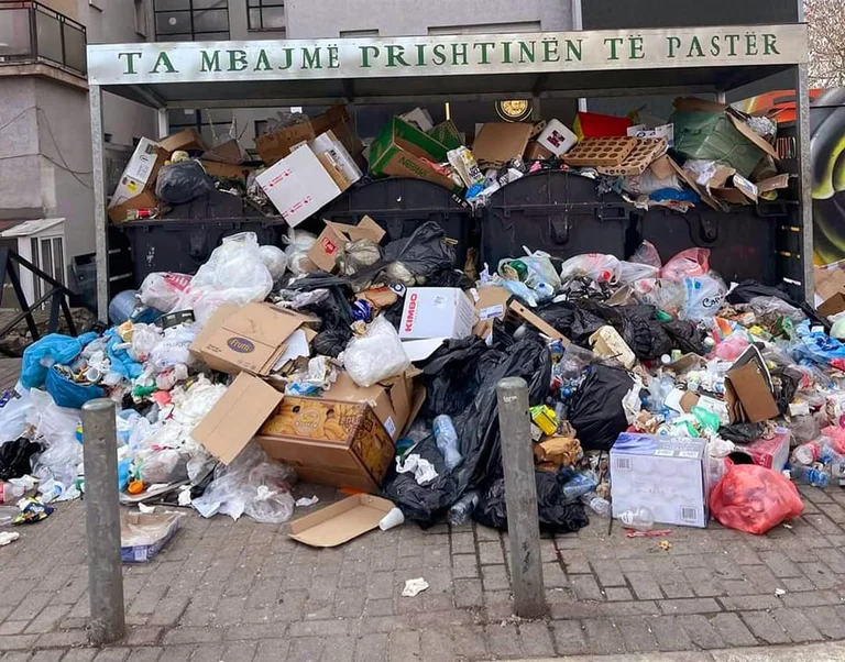 Pristina deckt Scheiße, Reinigungsmittel gehen auf Streik