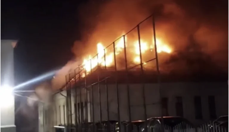 Bruciare una scuola a Ferizaj, vista scena