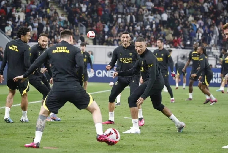 Strano: Uno dei giocatori di calcio SPG è stato ubriaco alla riunione Bayerni in Champions
