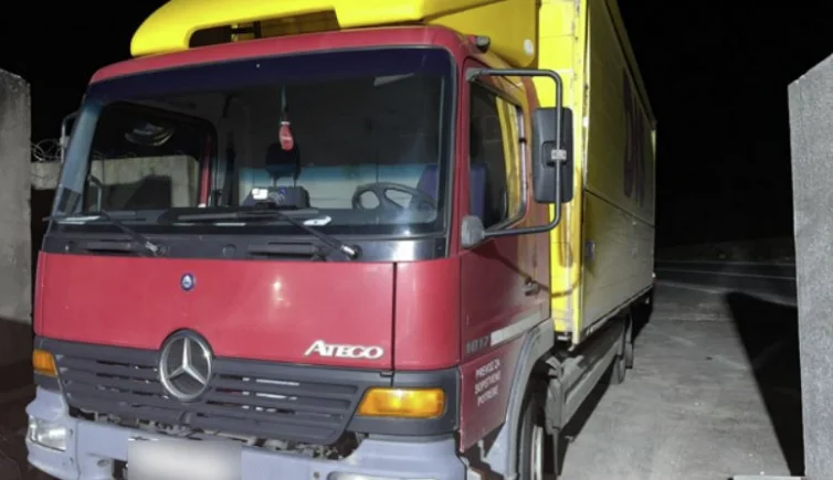 Grenzpolizei begreife den LKW mit serbischen Kennzeichen: Sie schmuggelte 90 große Eier.