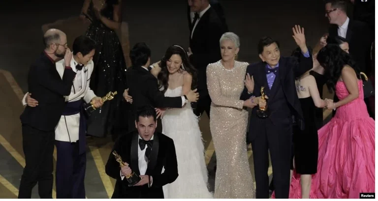 Il film “Everything Everywhere All at Onnce” vince il maggior numero di premi Oscar