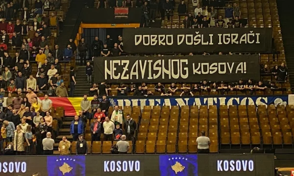 Kosovo is surprised by Bosnia, the fans display the message “independent Kosovo”