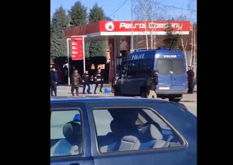 Conflicto entre Llap y los aficionados balcánicos, informes de varios arrestados