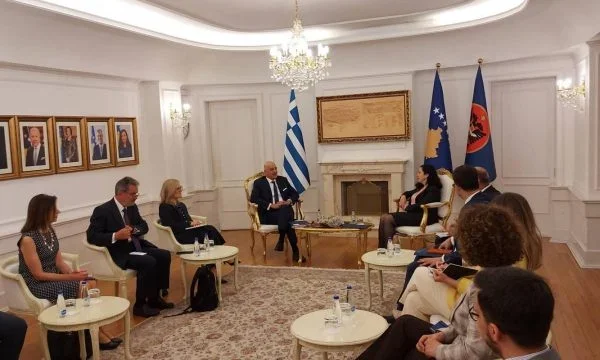 Osmani acoge la primera reunión del diplomático griego hoy