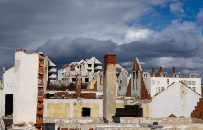 I residenti armati Urged a pagare l'imposta per la proprietà precedente