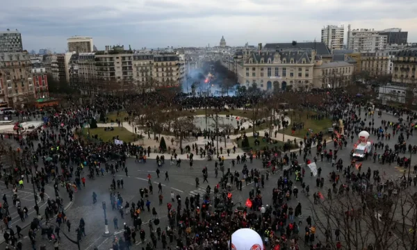 Francia, continúan las protestas contra el plan gubernamental para aumentar la edad de jubilación