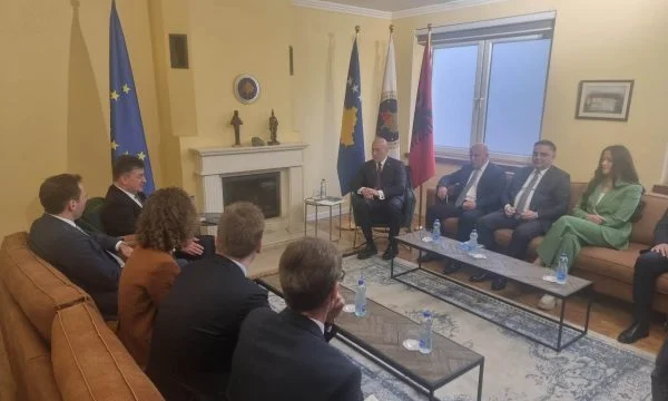 La reunión de Lajcak comienza