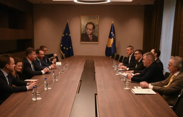Lajcak Treffen beginnt -Abdixhik.