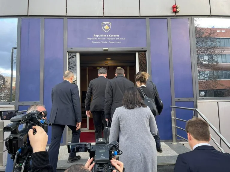Nach Osman geht Lajcak in Kurts Büro