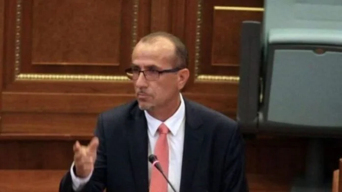 Haxhiu-Kurtit: Le t’jau ngreh veshin ministrave të tij që të përgjigjen para deputetëve