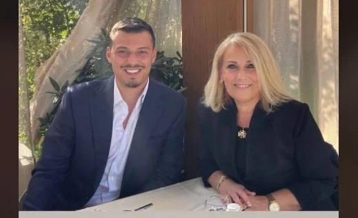 Andrew Thaci desidera con le parole più belle che sua madre desidera per il partito dell'8 marzo