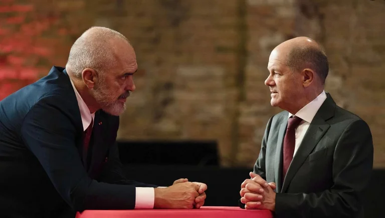 Rama incontra il Cancelliere Scholz a Berlino