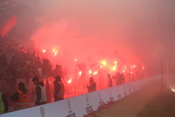 Inmitten mehrerer Spannungen in Tribuna besiegt Partizan Tirana und übernimmt den Tischkopf