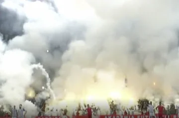 Attacken von Torhütern, kämpfen ab, kämpfen bei der Tribuna Alles, was bei der großen Abzweigung zwischen Partizan und KF Tirana passierte
