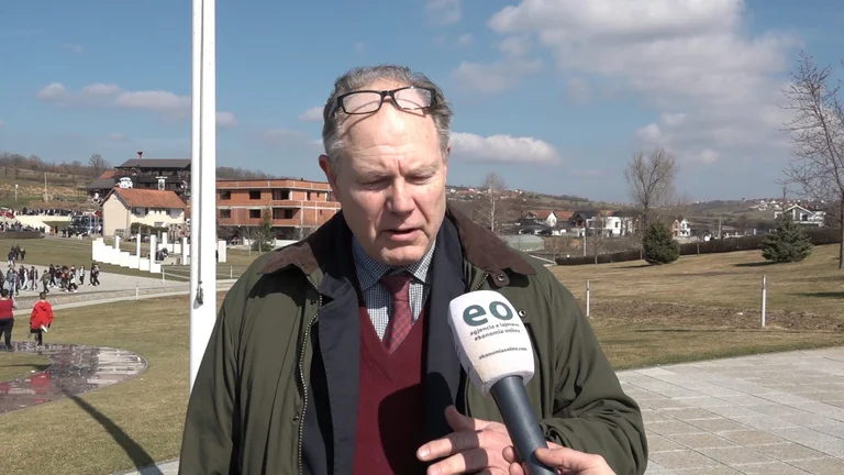 Ancien journaliste de la BBC : Des chars qui avaient attaqué Yashaws avaient été volés en Bosnie.