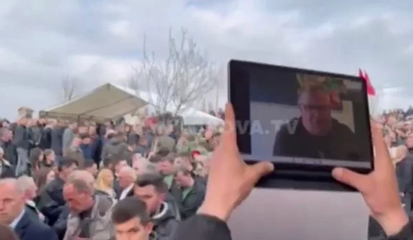 Nasim Haradinaj transmitió el entierro de su hermano de La Haya